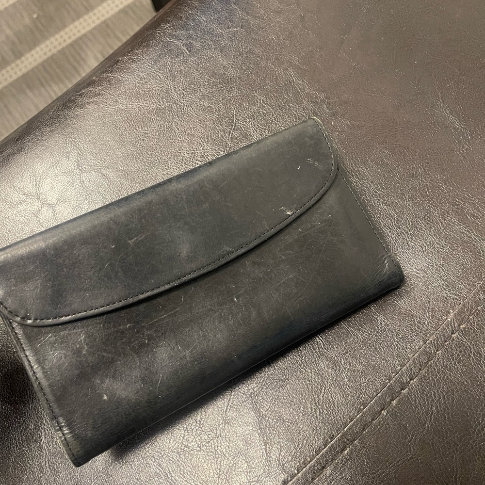 Vintage Coach black leather bifold leather wallet